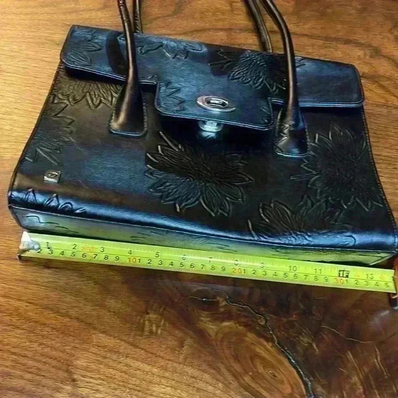 Diva black woman’s handbag. - Picture 7 of 9